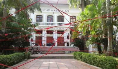 Bellas Artes acordonada con cintas rojas.