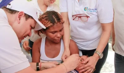 Los ciudadanos venezolanos deben acudir a los diferentes puestos de vacunación.