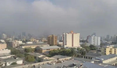 Así se veía el humo en el norte de la ciudad por las quemas en el Parque Isla Salamanca. 
