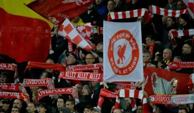Hinchas del Liverpool durante el partido. 