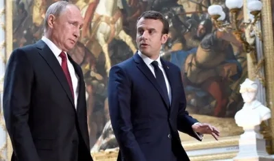 El presidente ruso Vladimir Putin junto a su homólogo francés, Emmanuel Macron.
