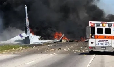 Esta foto de los bomberos de Savannah, Georgia, se ve la magnitud del accidente.
