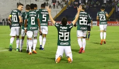 Hyoran, de Palmeiras, celebra el 2-0 contra Alianza Lima.