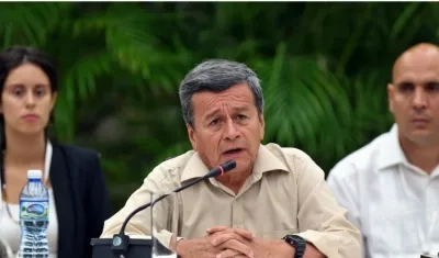 el jefe negociador de la guerrilla, Pablo Beltrán, quien apeló a la cláusula de honor para que la otra parte respete la tregua.