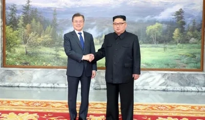 El presidente de Corea del Sur, Moon Jae-in, y el líder del Norte, Kim Jong-un.