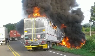 Imágenes del accidente del camión en Santa Catalina, Bolívar.