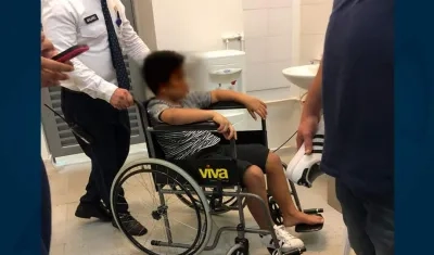 El niño sufrió maltratos en sus piernas.