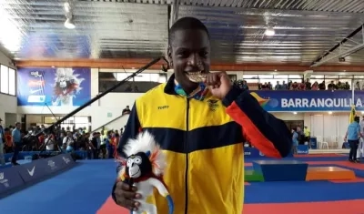 El karateca Carlos Sinisterra, otro oro para Colombia.