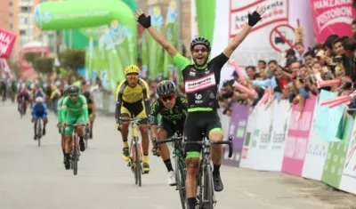  Carlos Julián Quintero celebra tras ganar la etapa. 