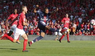 Kylian Mbappe anotó de esta forma el tercer gol del PSG. 