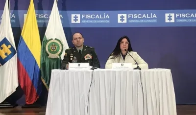 El coronel Nicolás Carmen Aristizábal, director encargado de la Policía Fiscal y Aduanera, y la Fiscal Luz Ángela Bahamón.