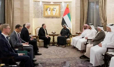 Pompeo pide unidad a sus socios del golfo Pérsico ante Irán y otros desafíos.