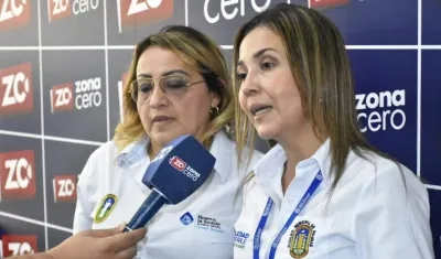 La gerente del Hospital Materno Infantil de Soledad, Rosa Madera Sánchez, y la secretaria de Salud, Emilia Elitín De la Peña.