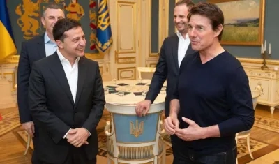 El presidente de Ucrania Volodímir Zelenski y el actor Tom Cruise.