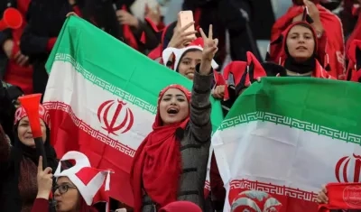 Mujeres iraníes en un estadio. 