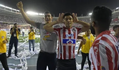 Teófilo Gutiérrez, delantero de Junior, celebra el gol del triunfo. 