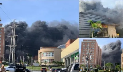 Así se ve la conflagración en el norte de Barranquilla.