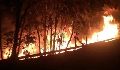 Un incendio se produjo tras el atentado en Orito, Putumayo.