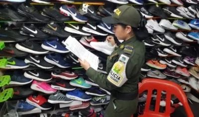 La Policía Fiscal y Aduanera evitó la comercialización de al menos  5.017 pares de calzado sin documentación alguna.