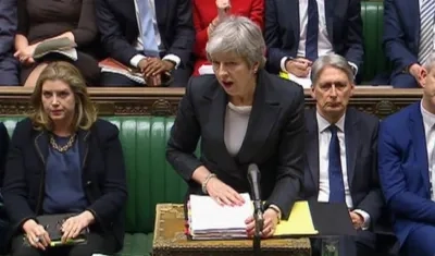 Captura de video que muestra a la primera ministra británica, Theresa May, durante una sesión de control en el Parlamento este miércoles.
