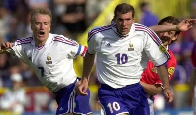 Didier Deschamps y Zinedine Zidane, en su época de jugadores de la Selección Francia.