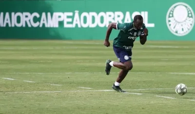 Usain Bolt, durante su entrenamiento con Palmeiras. 