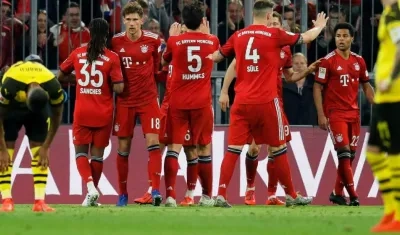 Jugadores del Bayern celebran una de las anotaciones. 