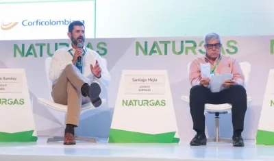 Santiago Mejía, Gerente de Surtigas y Ramón Dávila, Gerente de Gases del Caribe, durante el panel.