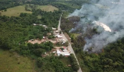 El incendio provocado en el campo de Tibú.