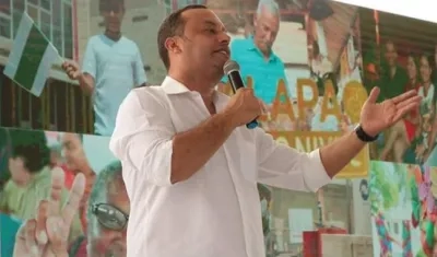 El Alcalde José Vargas Muñoz explicando sus planes de gobierno.