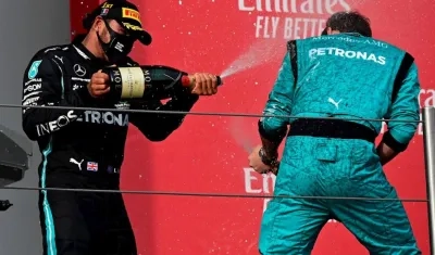 Lewis Hamilton celebra el triunfo en Italia. 