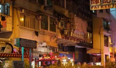 Edificio en Hong Kong donde se originó un incendio que dejó 7 muertos.
