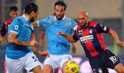 Acción del partido entre Lazio y Crotone.