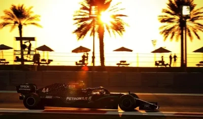 Lewis Hamilton, piloto británico, en su monoplaza. 