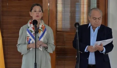 Vicepresidenta Marta Lucía Ramírez y el director de la Agencia Nacional de Defensa Jurídica del Estado, Camilo Gómez.