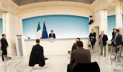 El primer ministro italiano Giuseppe Conte durante una conferencia de prensa