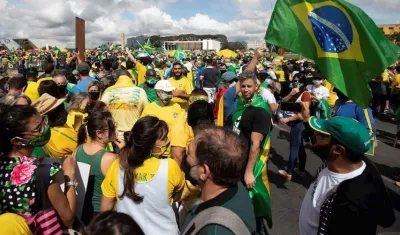 Masiva manifestación de apoyo al Presidente Jair Balsonaro, muchos de ellos sin ninguna protección.