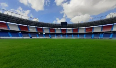 Panorama de la cancha del estadio Metropolitano de fútbol.