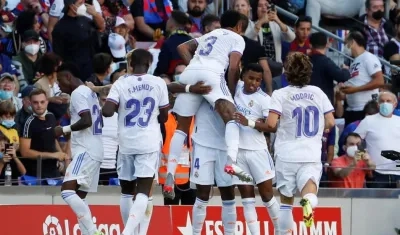 David Alaba celebra el primer gol del Real Madrid. 
