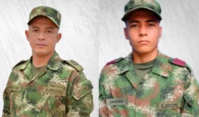 Los soldados Jeison Martínez Tapias y Huver Fabián Chogo Becerra.