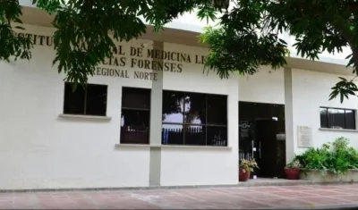 El cuerpo de Diomedes Alberto Barrios De la Cruz fue llevado a Medicina Legal. 