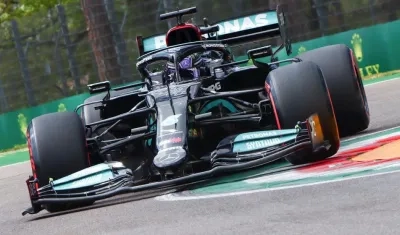 Lewis Hamilton a bordo de su monoplaza. 