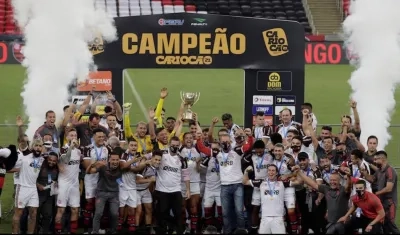Jugadores de Flamengo celebrando el título Carioca.