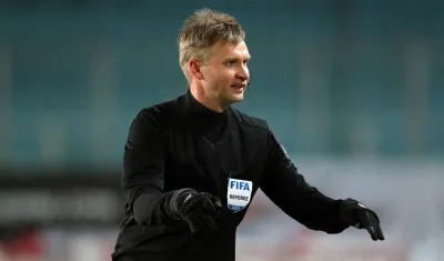 Sergey Lapochkin, arbitro suspendido. 