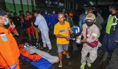 Los servicios de rescate han rescatado hasta el momento a más de cuarenta personas del ferry.