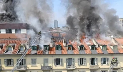 El incendio se produjo en los pisos superiores de un edificio ubicado cerca de la plaza de Carlo Felice.