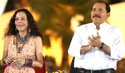 Daniel Ortega con su esposa Rosario Murillo.