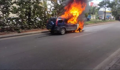 Incendio de camioneta. 