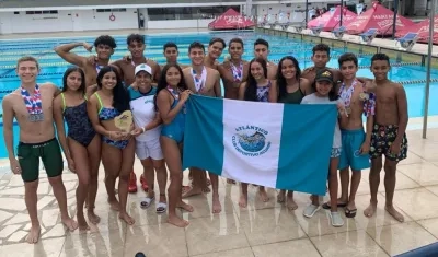 Nadadores del Club Acuario. 