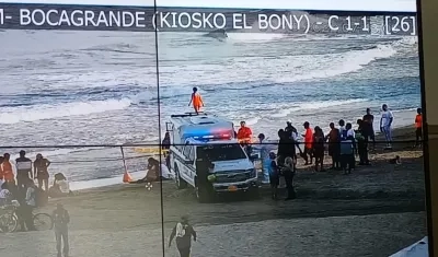Momentos en que fue hallado el cuerpo del turista paisa en Bocagrande.